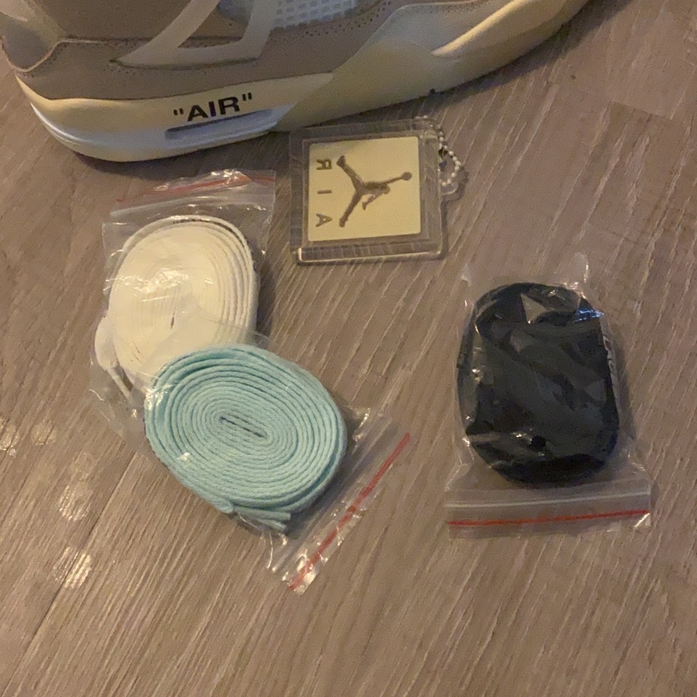 Jordan off whites - Picture 5 of 5